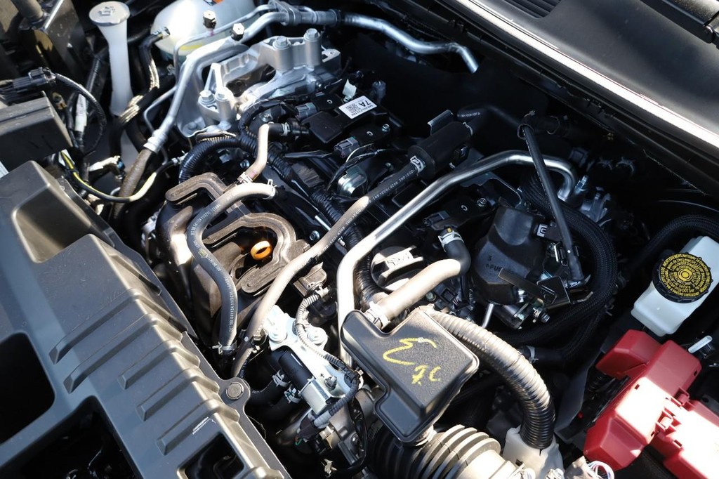 Nissan Kicks Vehicle Full-screen Gallery Image 28