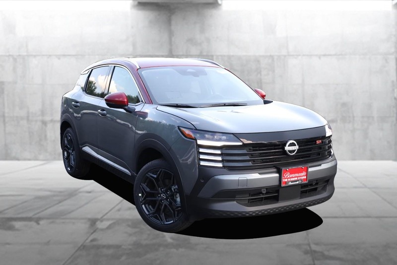Nissan Kicks Vehicle Image 02