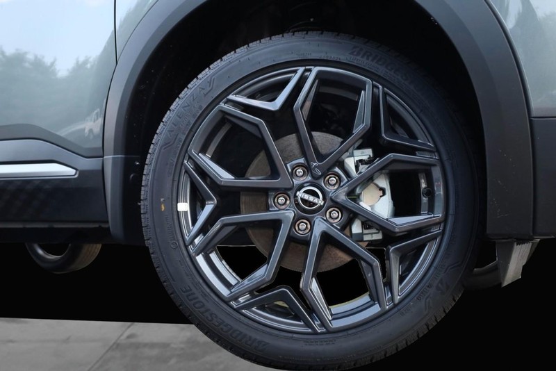 Nissan Kicks Vehicle Image 03