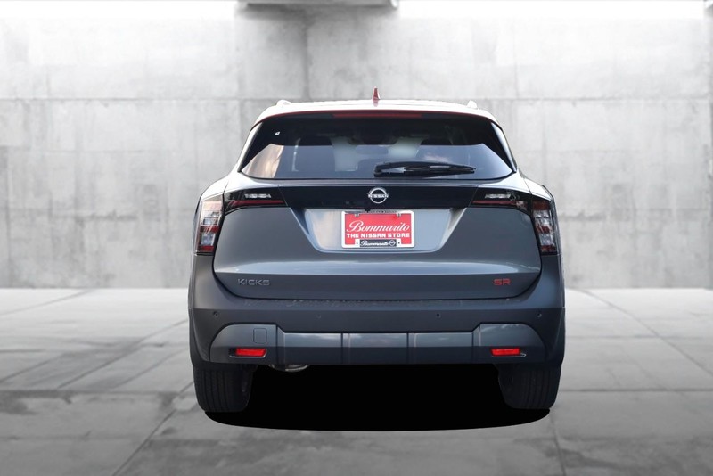 Nissan Kicks Vehicle Image 06