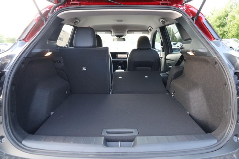 Nissan Kicks Vehicle Image 08