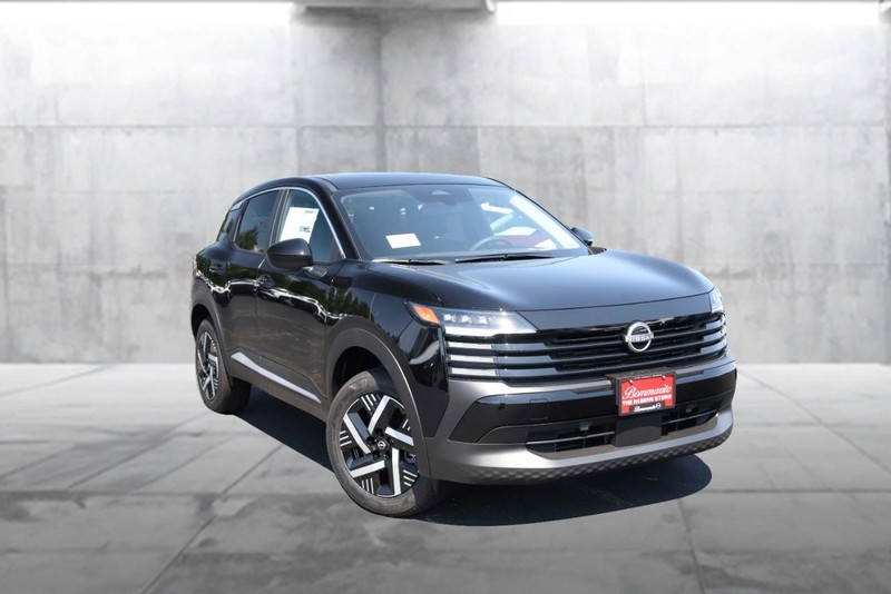 Nissan Kicks Vehicle Image 02