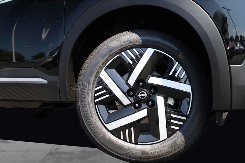 Nissan Kicks Vehicle Image 03