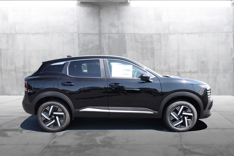 Nissan Kicks Vehicle Image 05