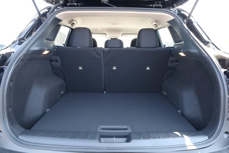 Nissan Kicks Vehicle Image 07
