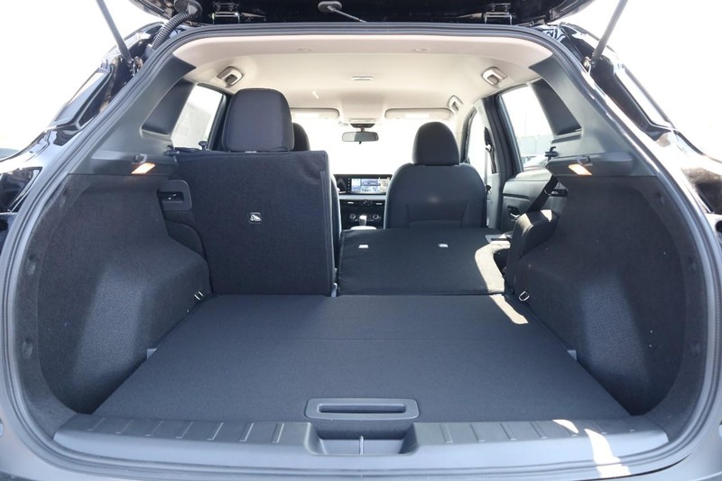 Nissan Kicks Vehicle Image 08