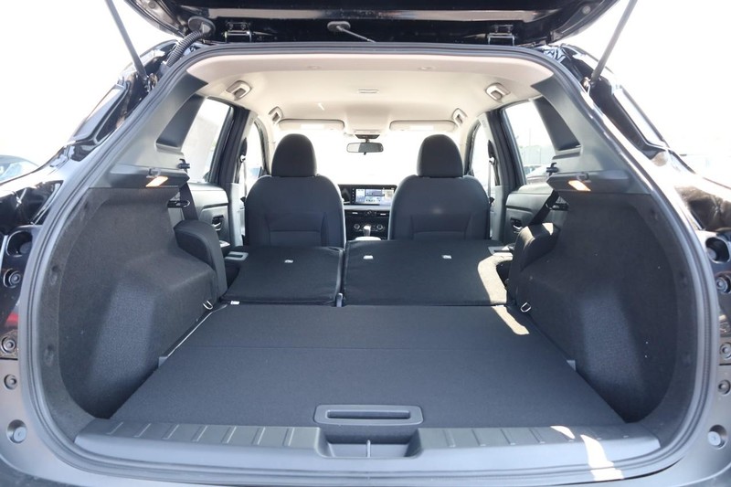 Nissan Kicks Vehicle Image 09