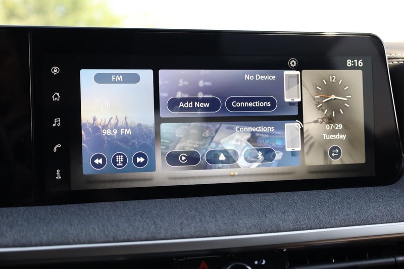 Nissan Kicks Vehicle Image 13