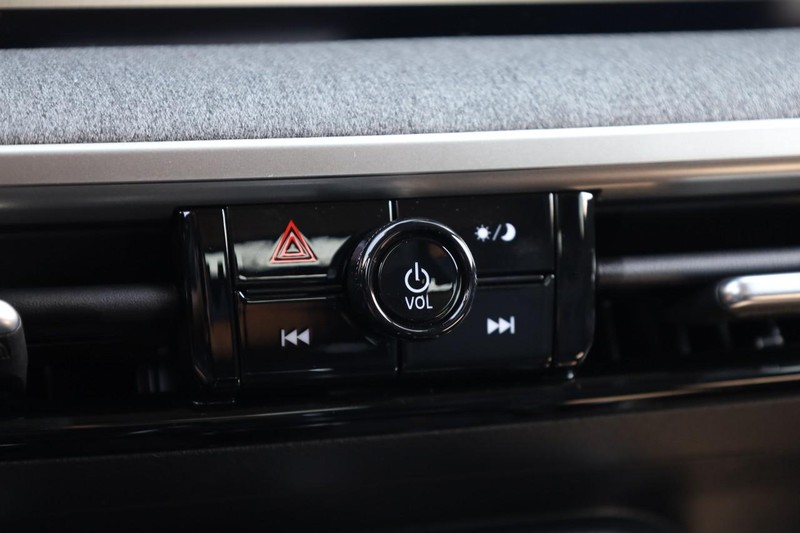 Nissan Kicks Vehicle Image 15