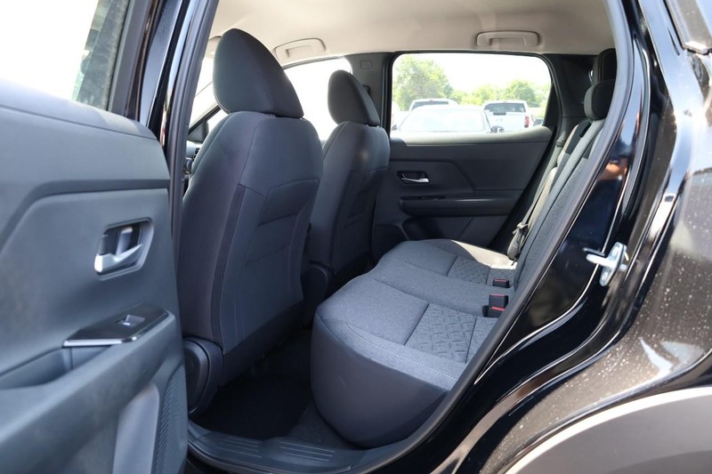 Nissan Kicks Vehicle Image 23