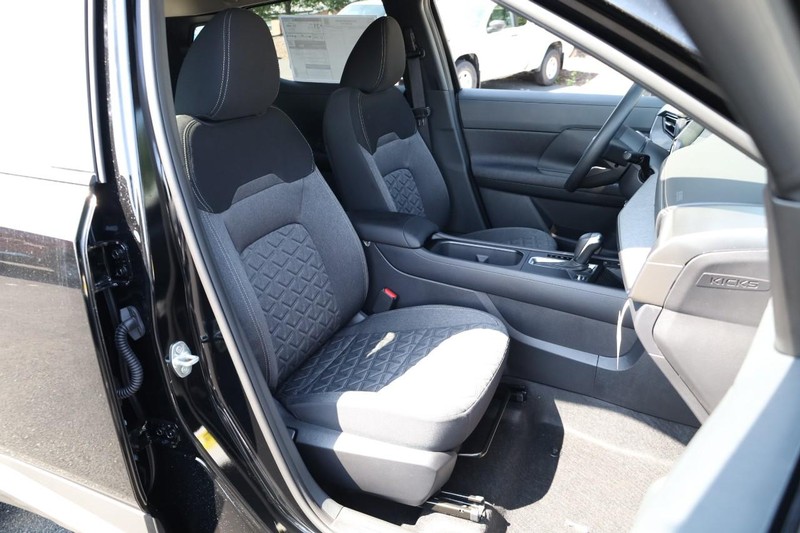 Nissan Kicks Vehicle Image 26