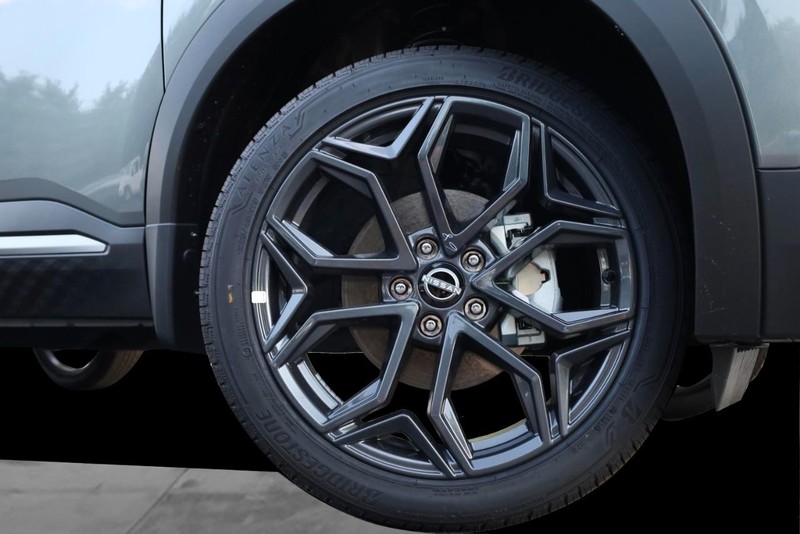 Nissan Kicks Vehicle Image 03