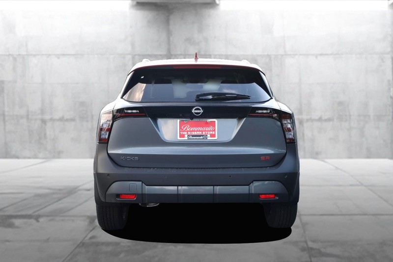 Nissan Kicks Vehicle Image 06