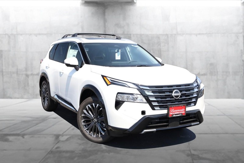 Nissan Rogue Vehicle Image 02