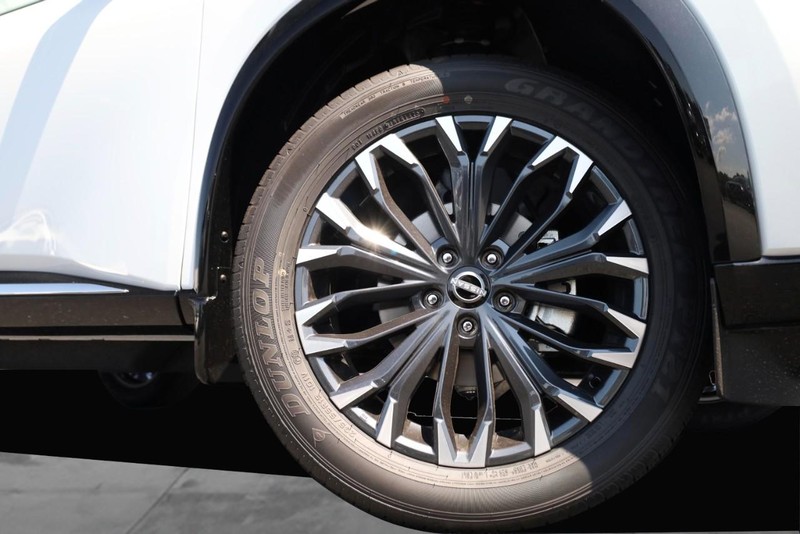 Nissan Rogue Vehicle Image 03