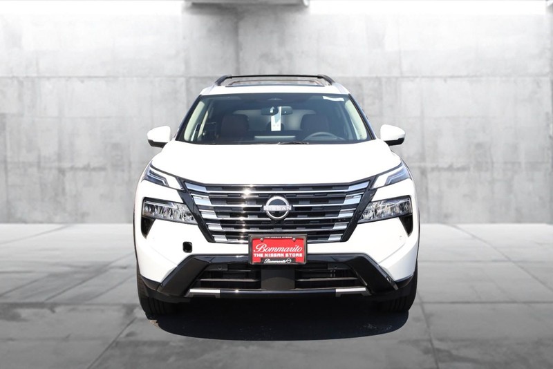 Nissan Rogue Vehicle Image 04