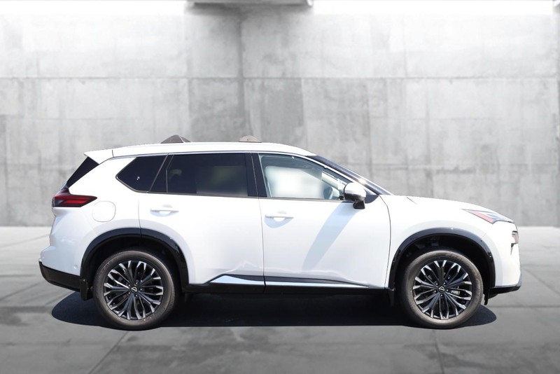Nissan Rogue Vehicle Image 05