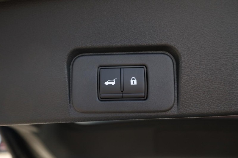 Nissan Rogue Vehicle Image 10