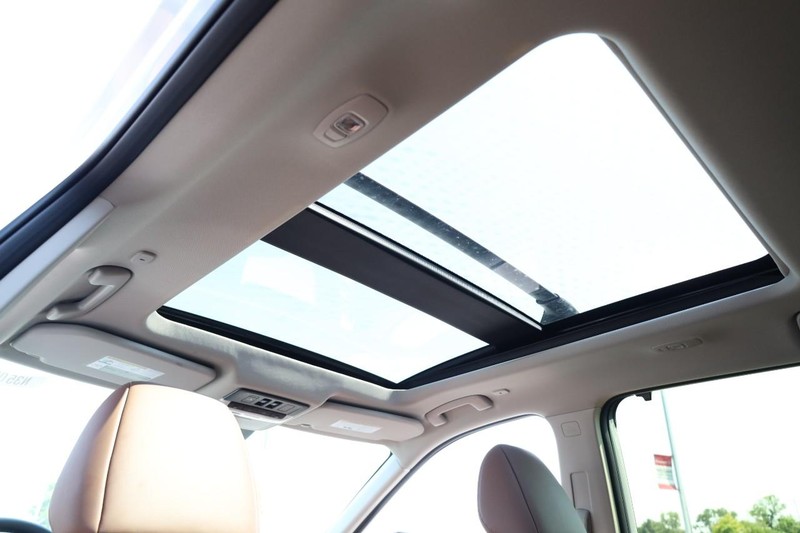Nissan Rogue Vehicle Image 12