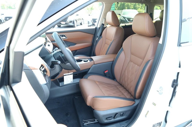 Nissan Rogue Vehicle Image 13