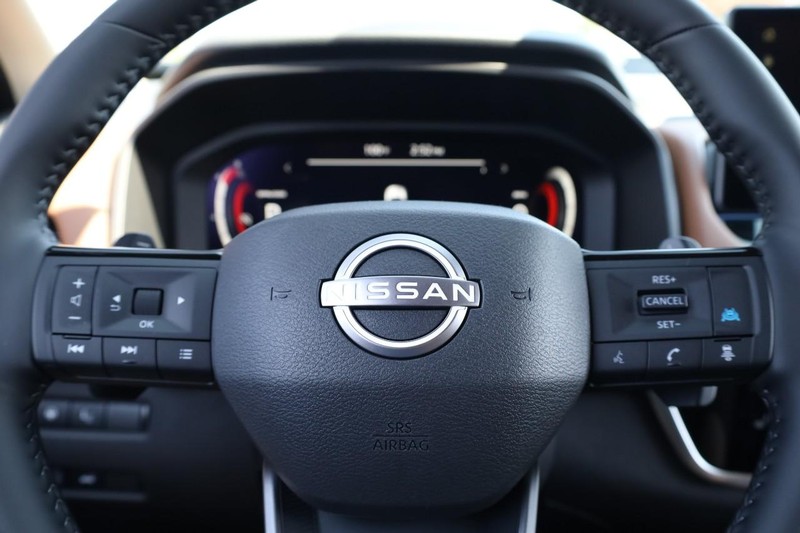 Nissan Rogue Vehicle Image 14