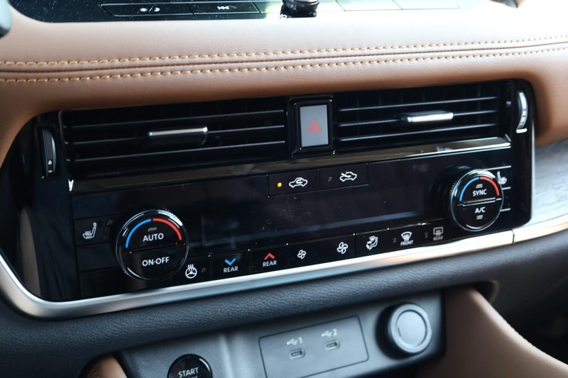 Nissan Rogue Vehicle Image 19