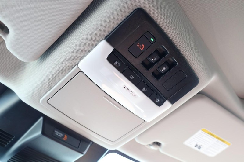 Nissan Rogue Vehicle Image 22