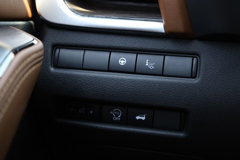 Nissan Rogue Vehicle Image 25