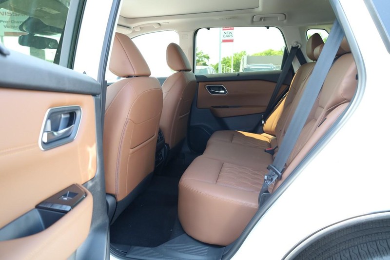 Nissan Rogue Vehicle Image 27