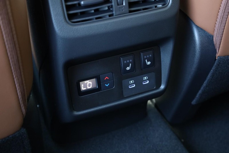 Nissan Rogue Vehicle Image 28