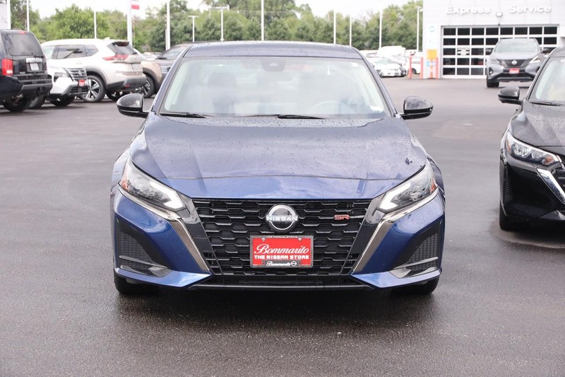 Nissan Altima Vehicle Image 04