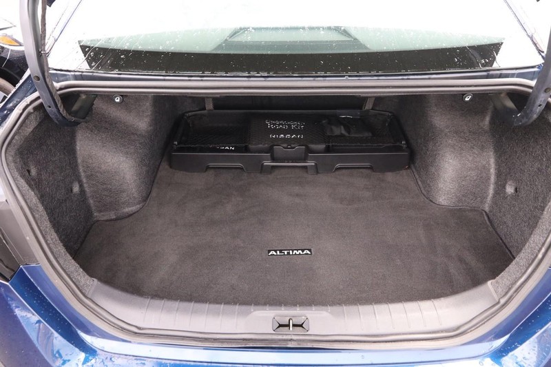 Nissan Altima Vehicle Image 07