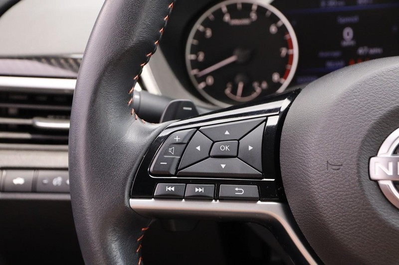 Nissan Altima Vehicle Image 12