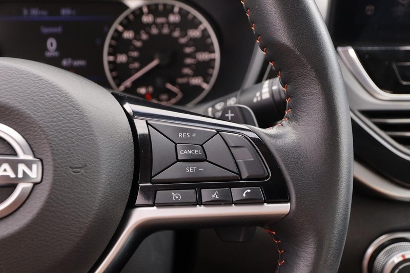 Nissan Altima Vehicle Image 13