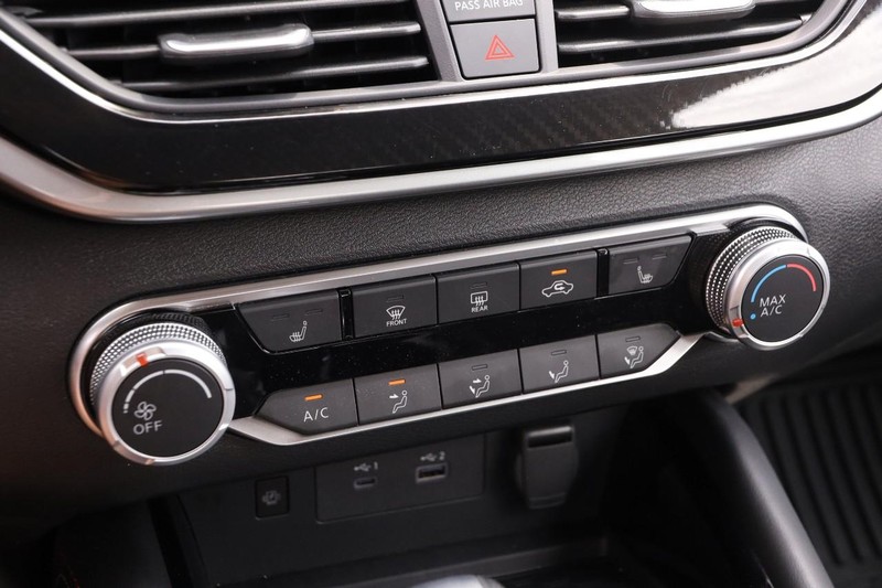 Nissan Altima Vehicle Image 17