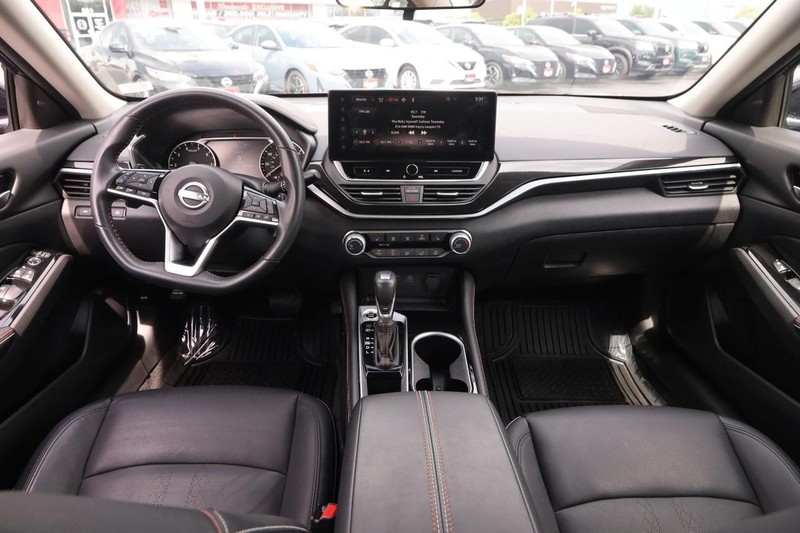 Nissan Altima Vehicle Image 20