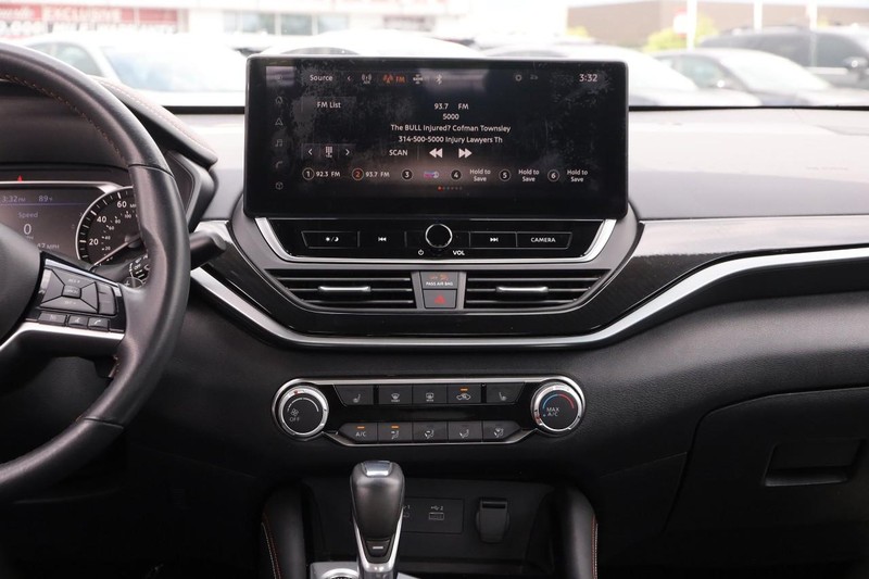 Nissan Altima Vehicle Image 23