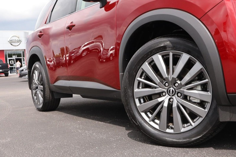 Nissan Pathfinder Vehicle Image 03