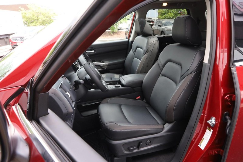 Nissan Pathfinder Vehicle Image 10