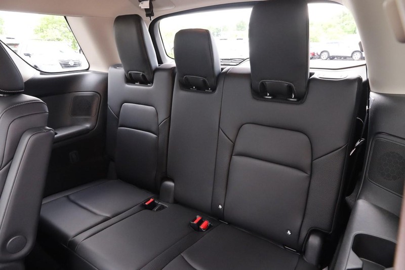 Nissan Pathfinder Vehicle Image 12