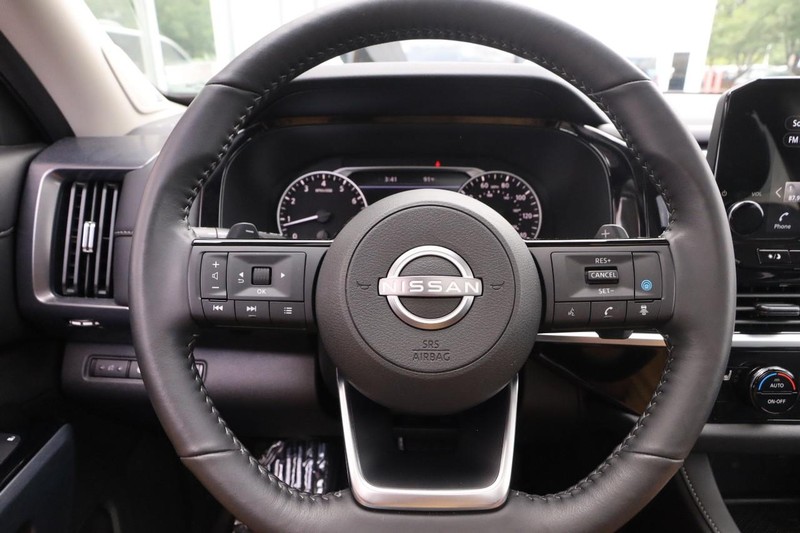 Nissan Pathfinder Vehicle Image 13