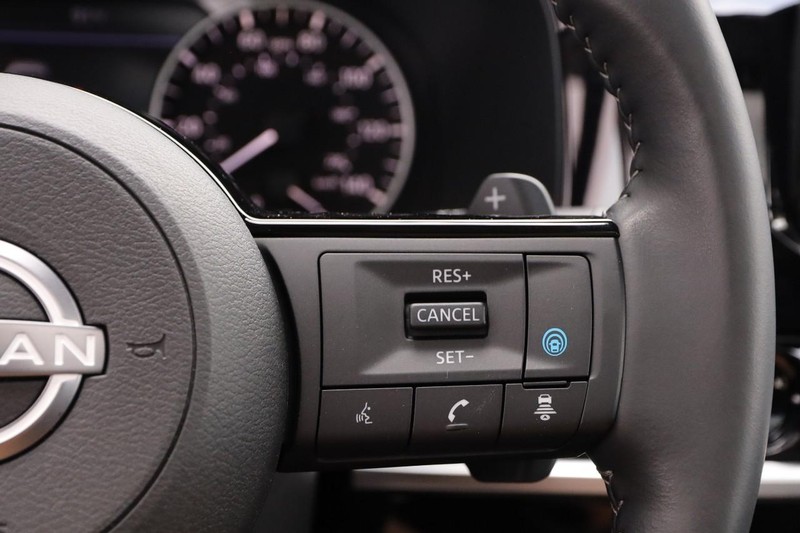Nissan Pathfinder Vehicle Image 15