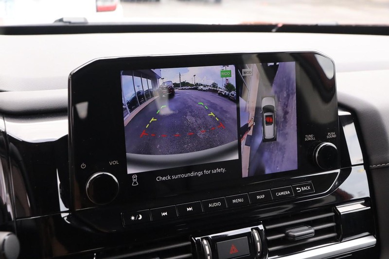 Nissan Pathfinder Vehicle Image 17