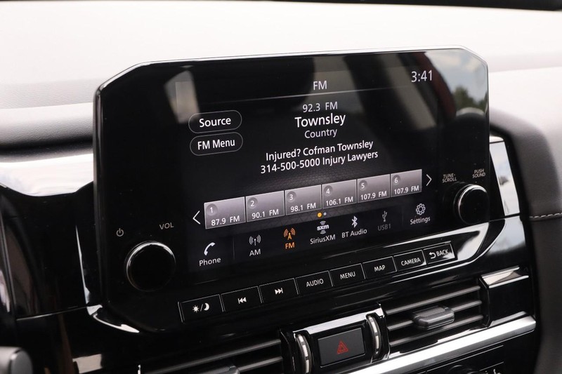Nissan Pathfinder Vehicle Image 18