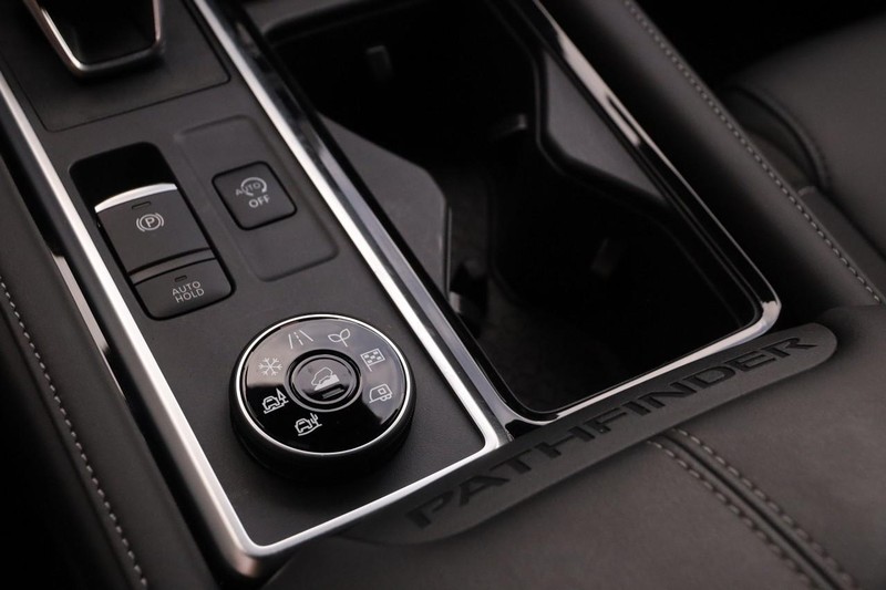 Nissan Pathfinder Vehicle Image 21