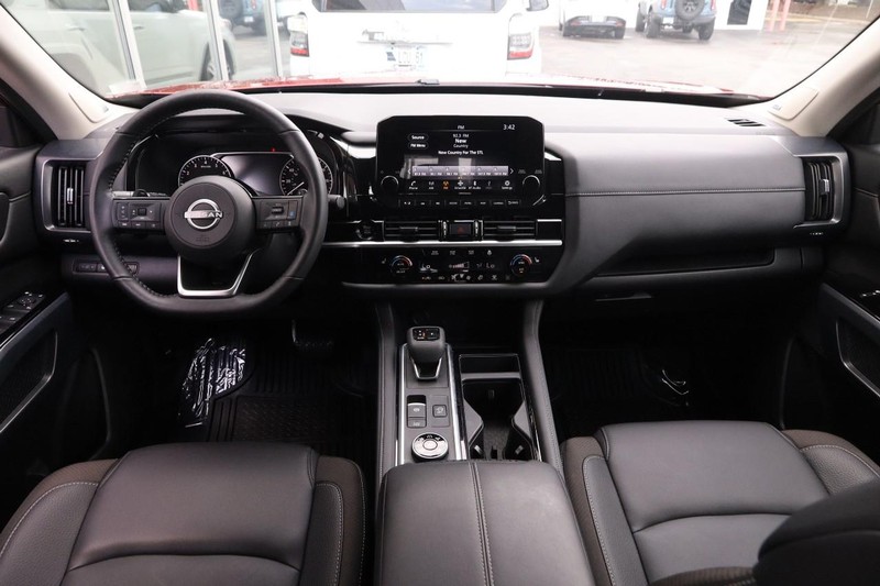 Nissan Pathfinder Vehicle Image 23