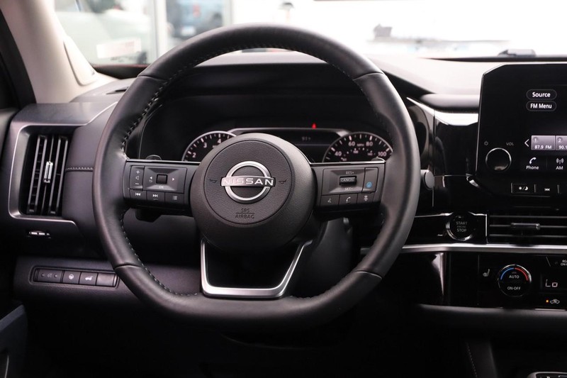 Nissan Pathfinder Vehicle Image 25