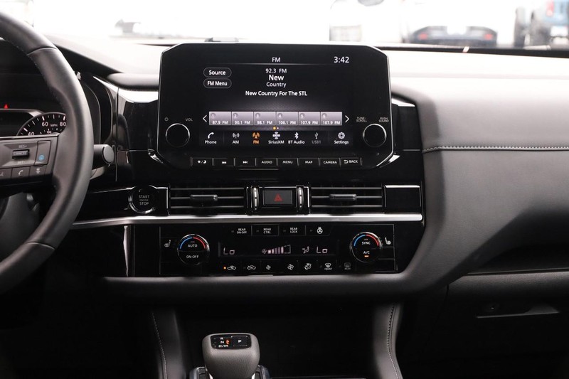 Nissan Pathfinder Vehicle Image 26