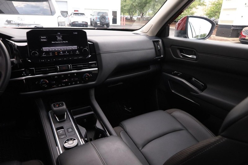 Nissan Pathfinder Vehicle Image 27