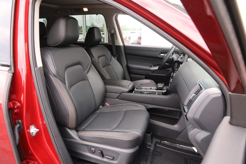 Nissan Pathfinder Vehicle Image 28